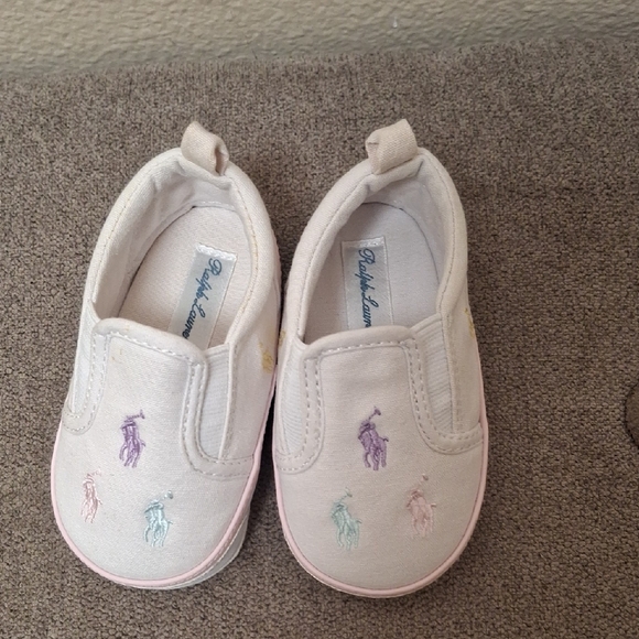 Ralph Lauren Cream Baby Shoes with Pastel Embroidery - Picture 2 of 4